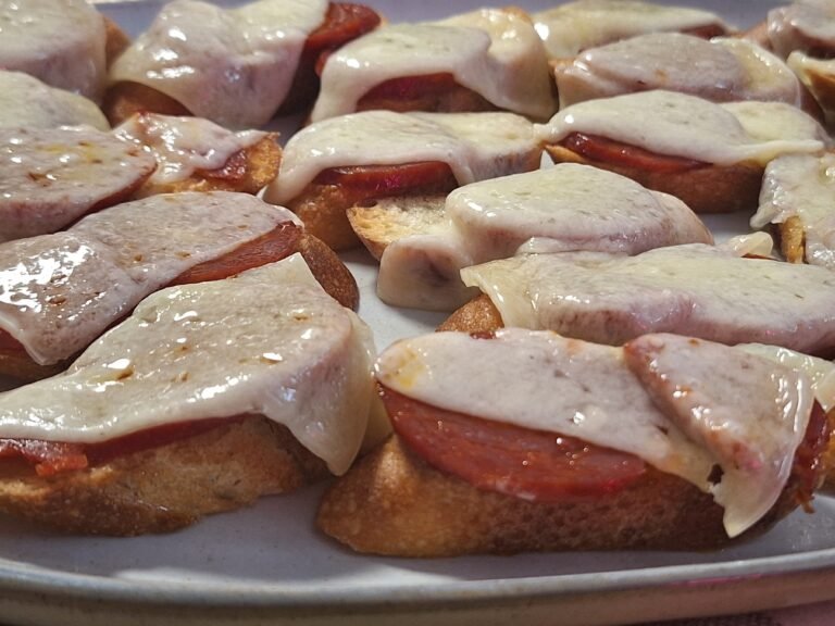 Home pincho manchego tapas